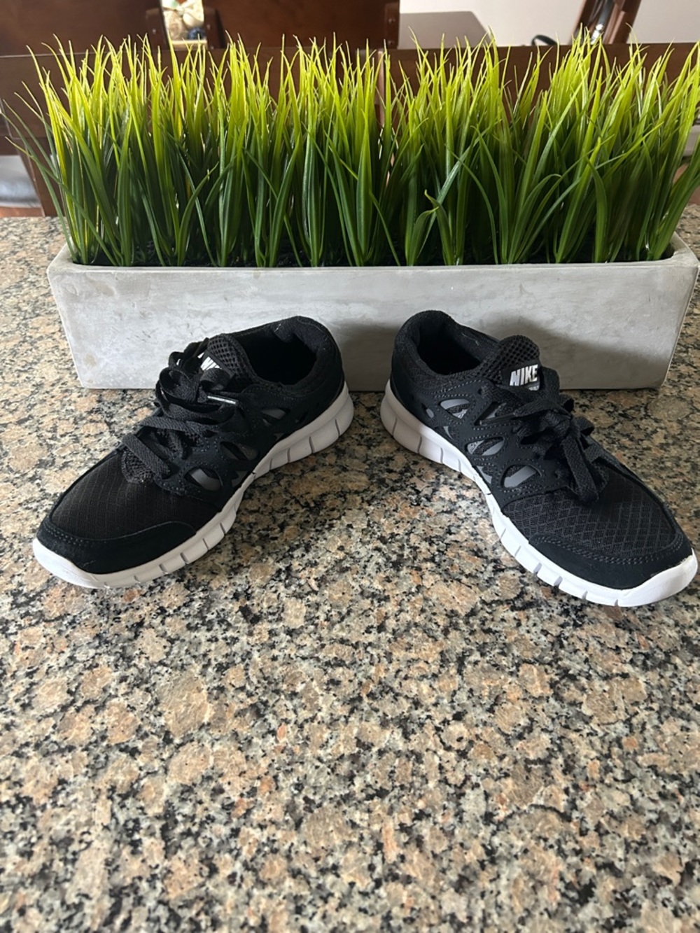 Nike Free Run 2 Women's Black Sneakers with White Soles - Picture 5 of 9